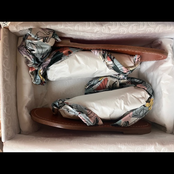 Brand New- Christian Louboutin - Picture 4 of 7